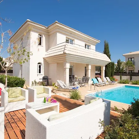 Blue Water Bay 125 פאראלימני