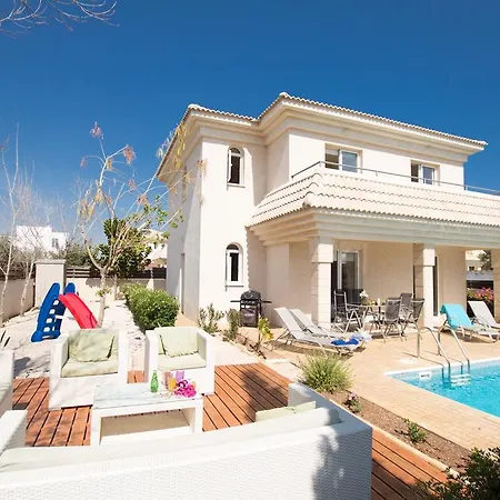 Blue Water Bay 125 Villa